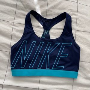 Cute Nike sports bra barely worn size S